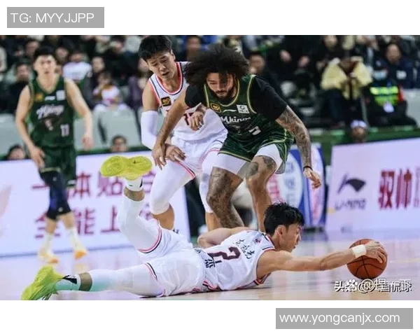 CBA激战广东队迎战南京同曦队全力争胜展现篮球魅力